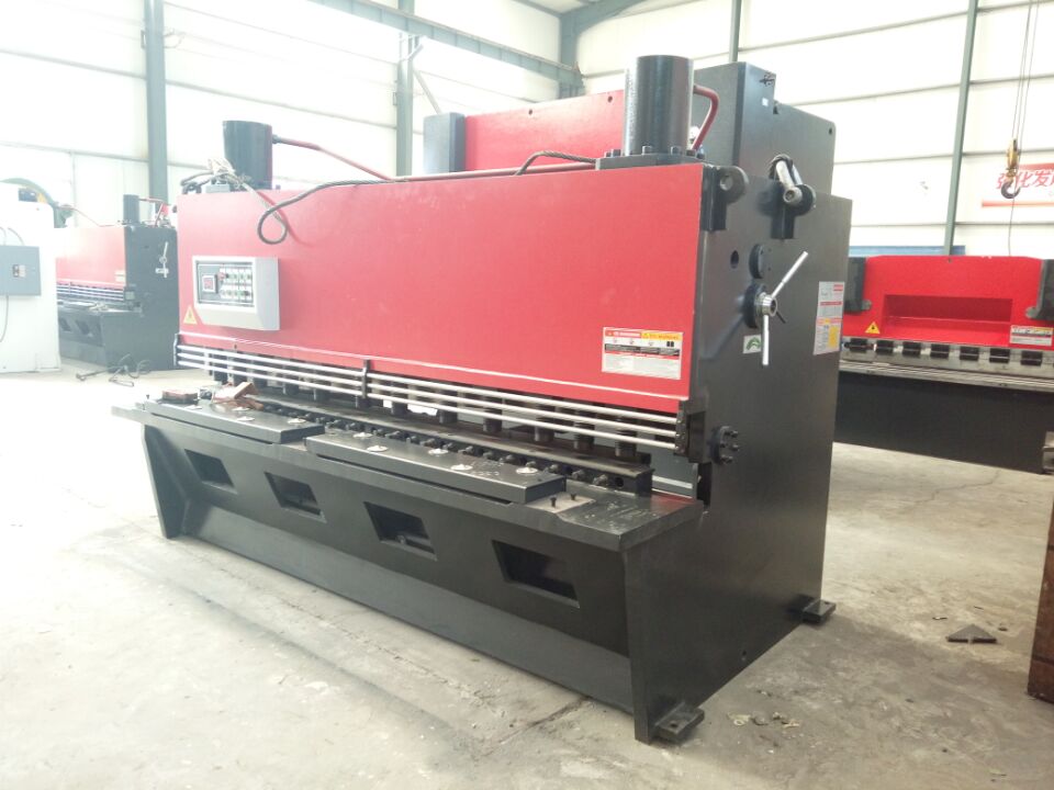 QC11Y-12×4000液压闸式剪板机